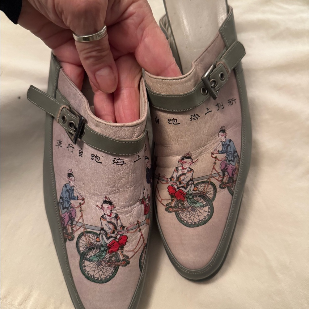 Icon Artistic Slip-On Shoes with Bicycle Design